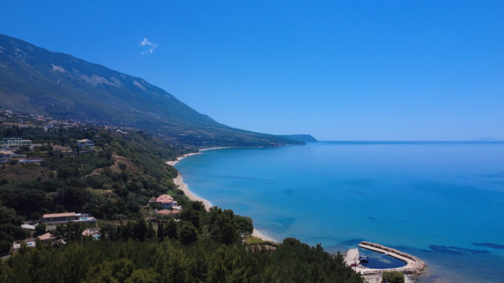 μια άποψη της παραλίας "Τραπεζάκι"
